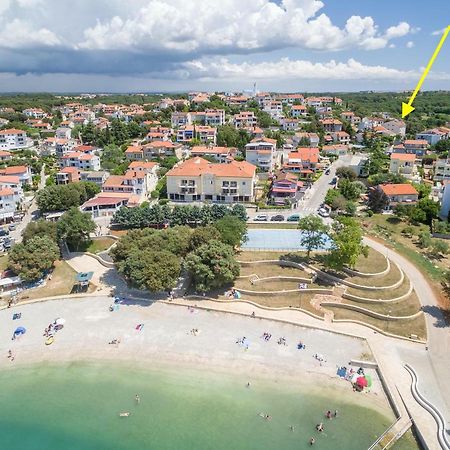 Apartment Tina By The Beach Pjescana Uvala Exterior foto